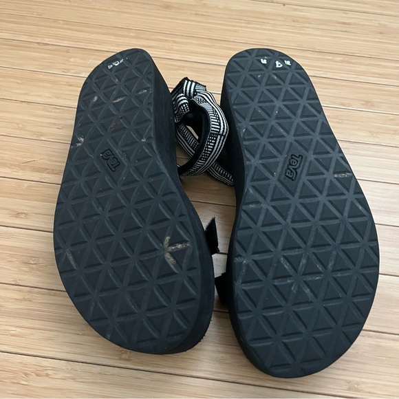 Black and White Strappy Sandals - Picture 2 of 4